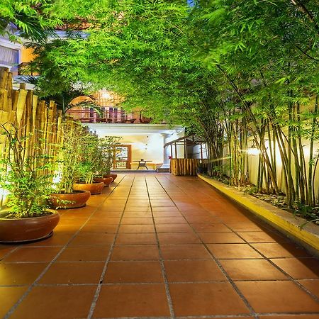 Jasmin Monument Hotel Phnom Penh Bagian luar foto