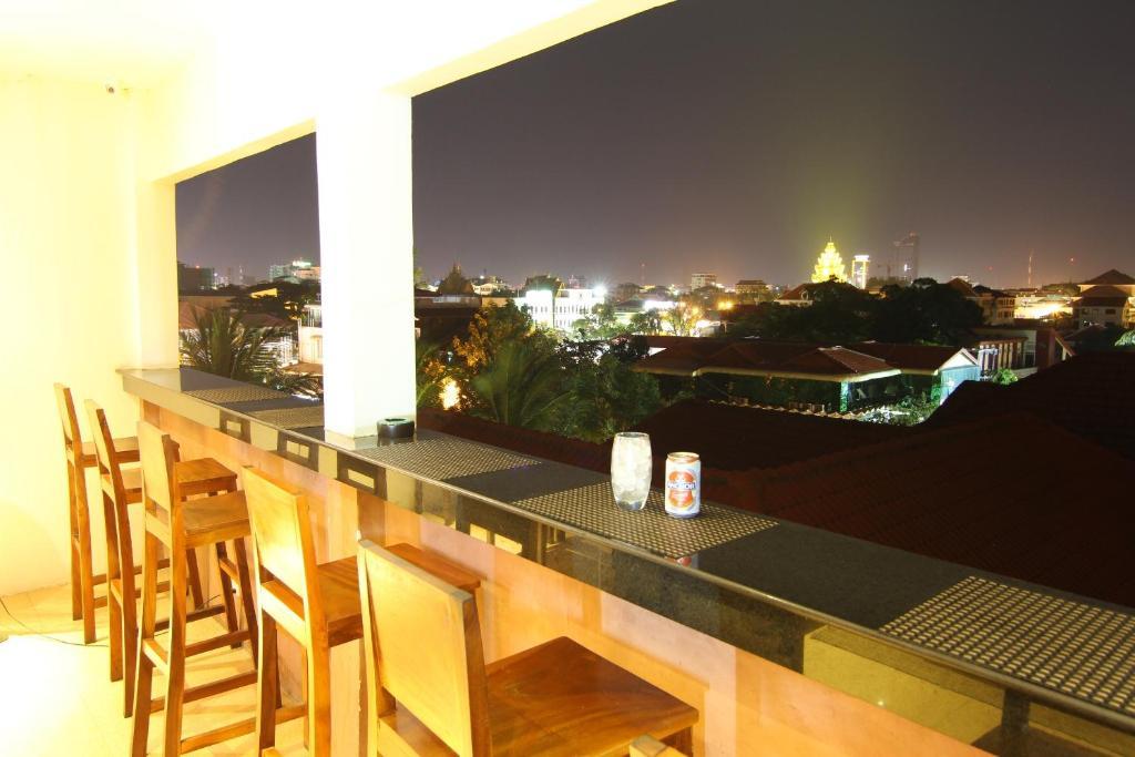 Jasmin Monument Hotel Phnom Penh Bagian luar foto
