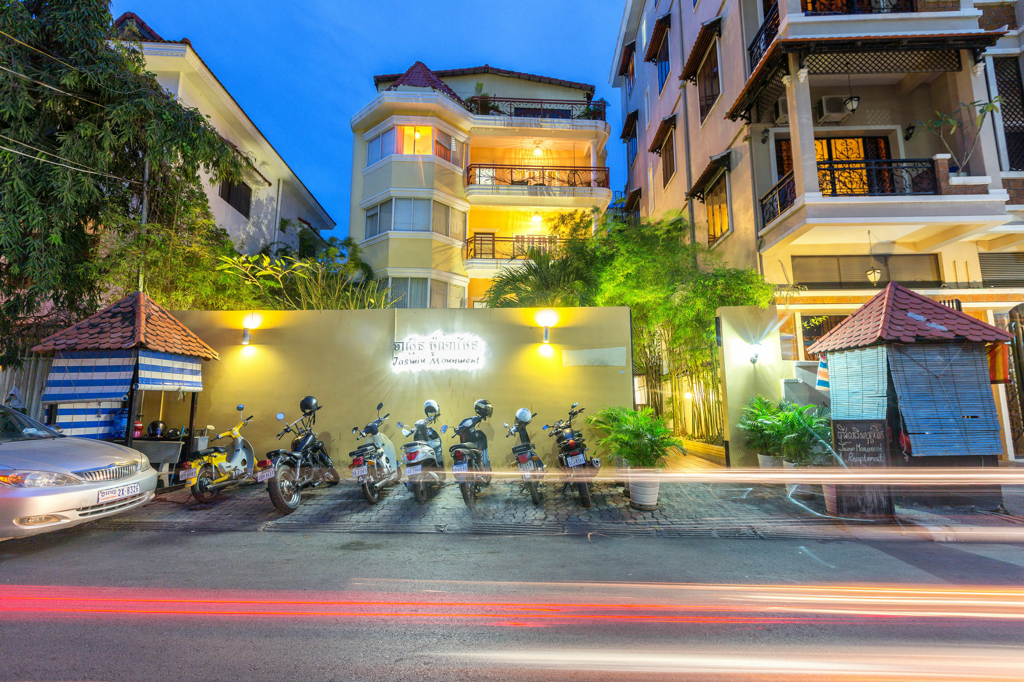 Jasmin Monument Hotel Phnom Penh Bagian luar foto